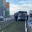 В Ростове автобус с пассажирами на полном ходу врезался в ограждение на разделительной полосе. ЧП случилось вчера в Левенцовке. Пассажиры сообщают, что водителю внезапно стало плохо. - Газета Вперёд