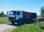 На Дону водитель самосвала при разгрузке щебня погиб от удара током